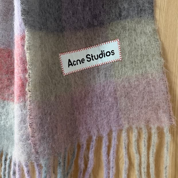 아크네 스튜디오 모헤어 체크 머플러