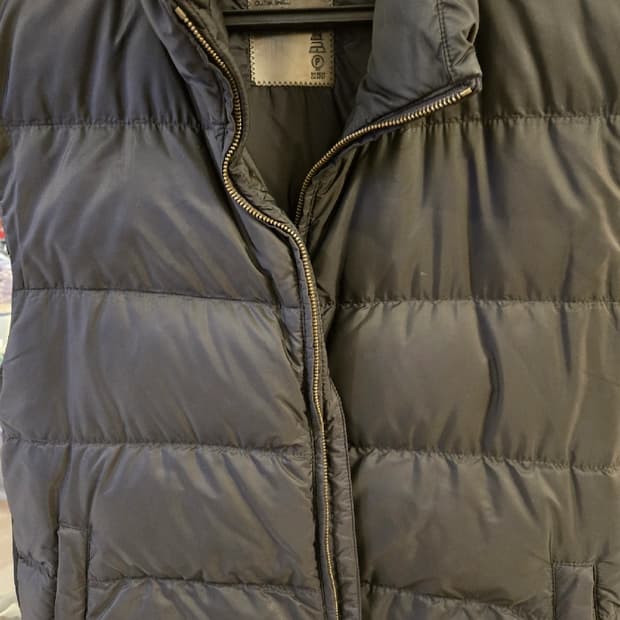 프라다 니트 구스다운조끼