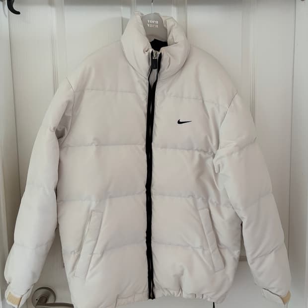 뉴챔프 나이키 패딩 화이트