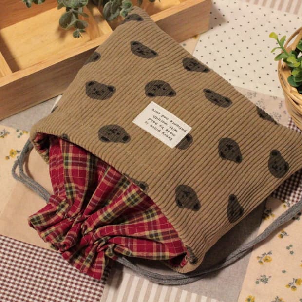 핸드메이드 곰무늬 스트링 파우치