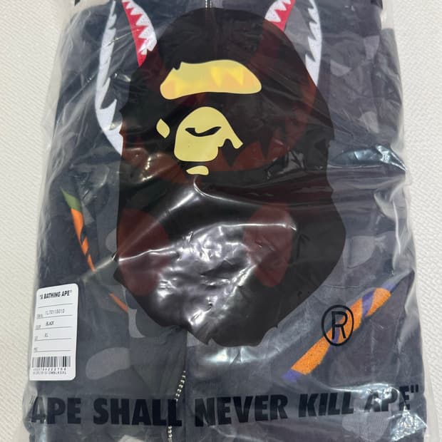 <새상품❗️>베이프 흑계 후드집업 XL 팝니다