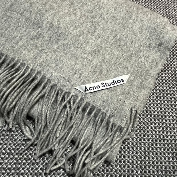 아크네스튜디오 울 머플러 그레이 