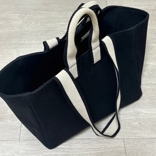 언폴드 투톤 스트랩 백 / two-tone strap bag black