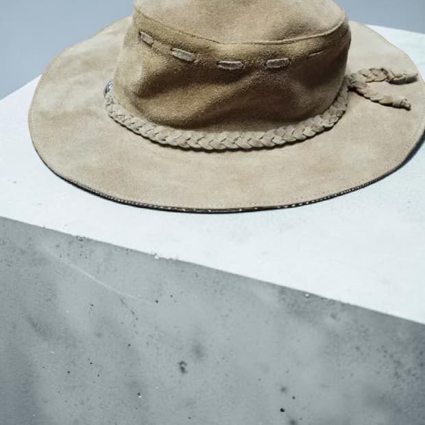 바나나 리퍼블릭 스웨이드 페도라 모자