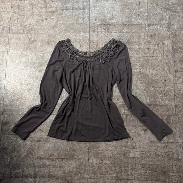 레이스 모티프 롱 슬리브 티