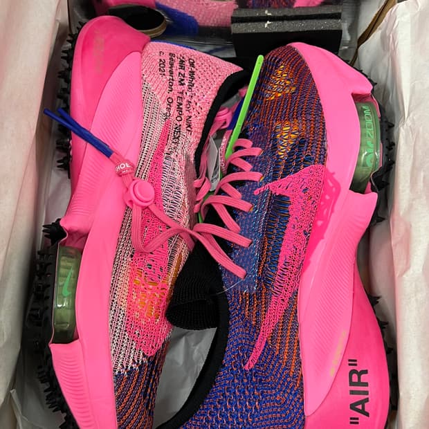 나이키 x 오프화이트 에어 줌 템포 넥스트% 핑크 글로우