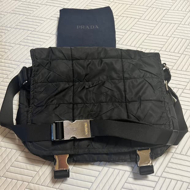 [정품] 프라다 블랙 나일론 메신저백 크로스백 패딩백