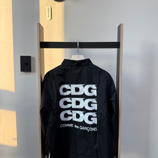 꼼데가르송 CDG 백 로고 시그니처 코치 자켓 블랙