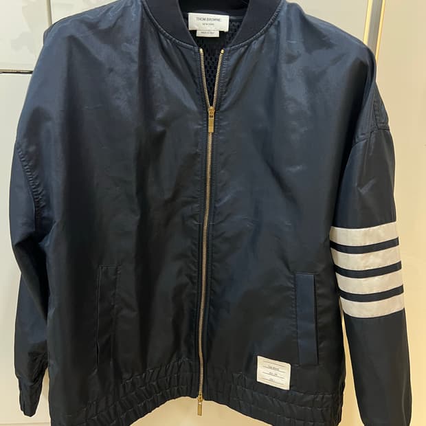 톰브라운 봄버자켓 4사이즈 