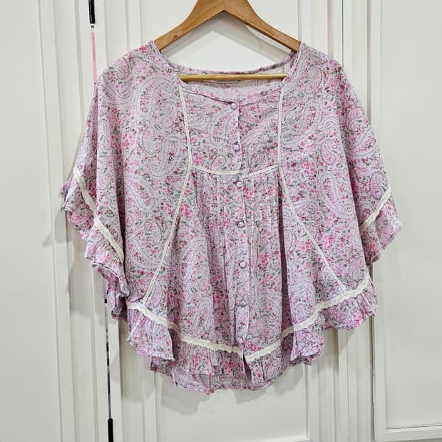 핑크 플라워 페이즐리 케이프블라우스