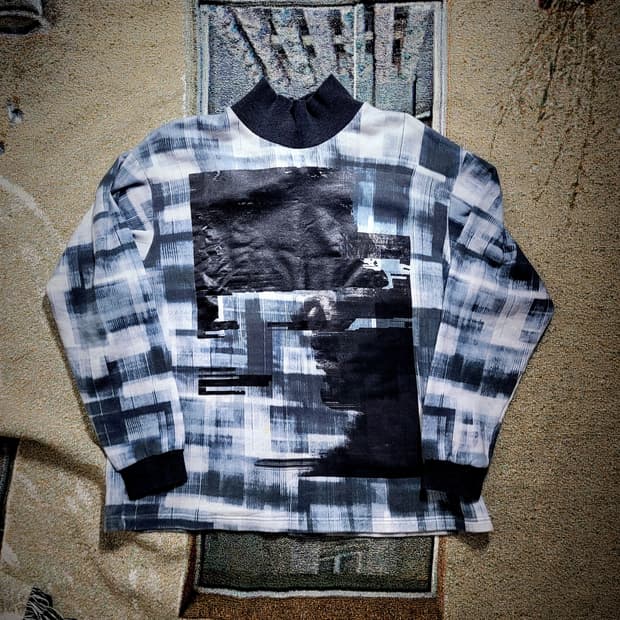 탁 하이넥 콜라주 롱슬리브