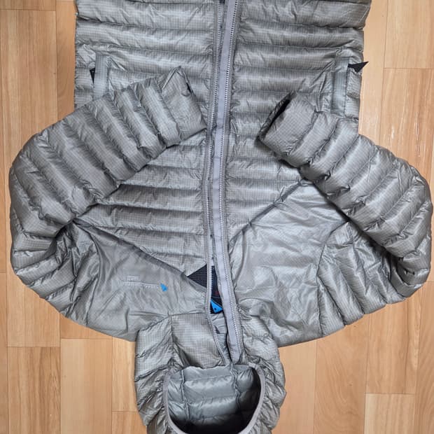 클라터뮤젠 로프트 다운자켓 s