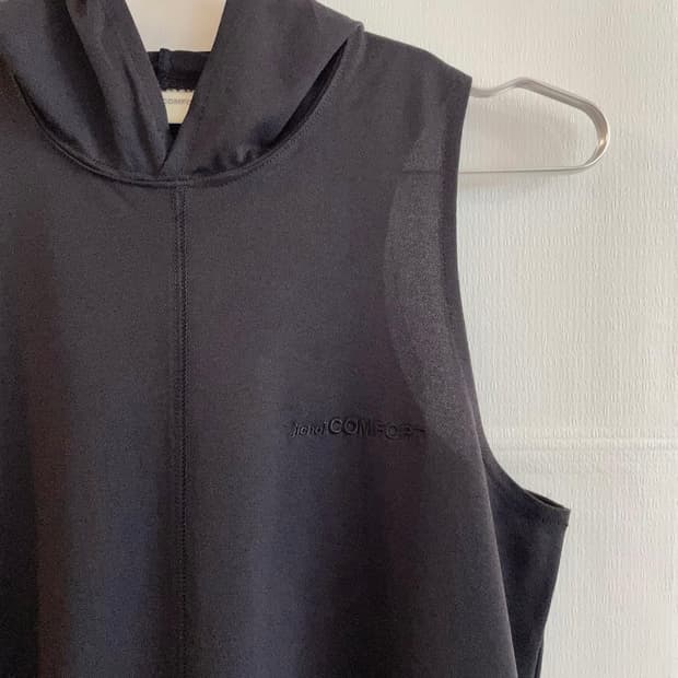 COMFORT Hood Sleeveless Dress (Black)