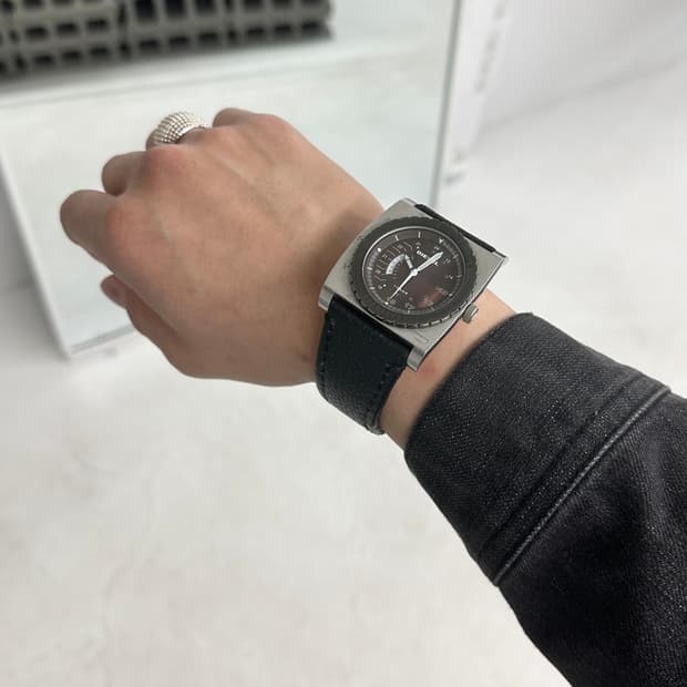 디젤 실버 스퀘어 레더 시계