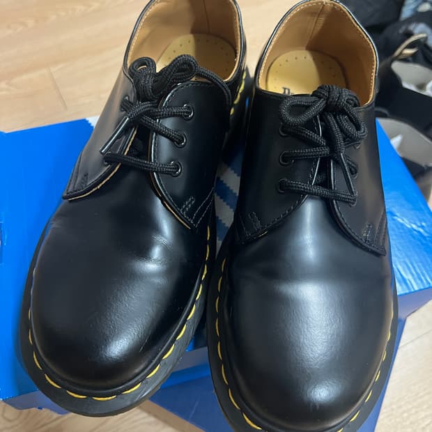 닥터마틴 1461 3홀 스무스 블랙 uk4 230사이즈
