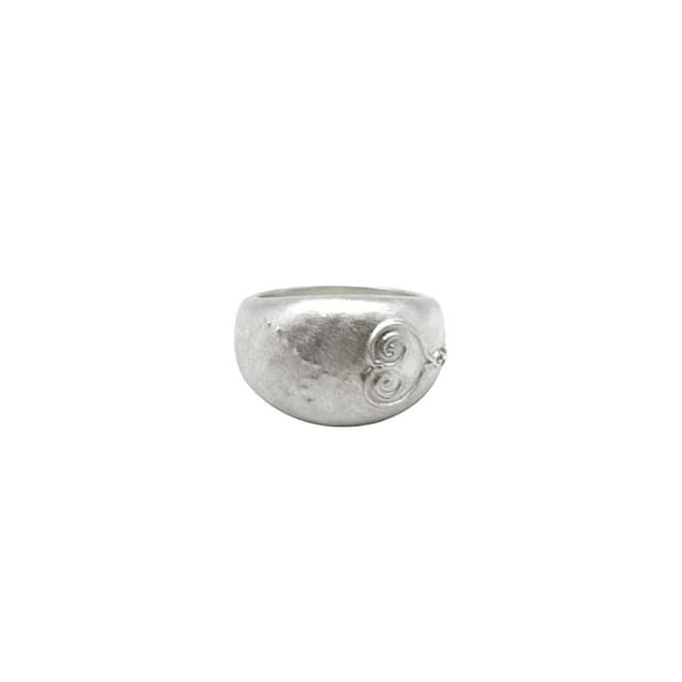 02 freckled cheeks bold ring