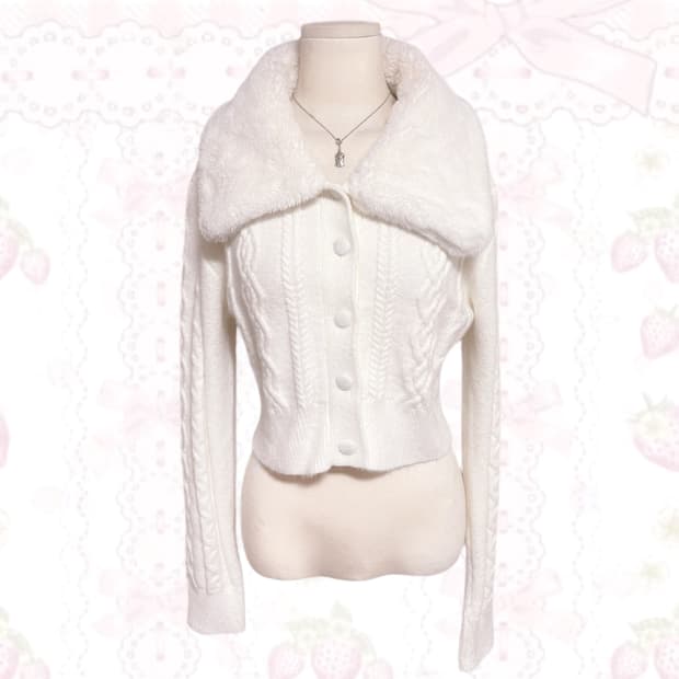 생화이트 퍼 카라 포인트 꽈배기 폭닥 니트 크롭 가디건 