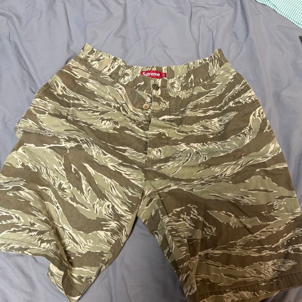 슈프림 카모 버뮤다