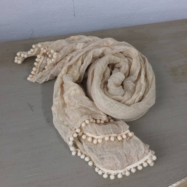 pom pom point scarf 