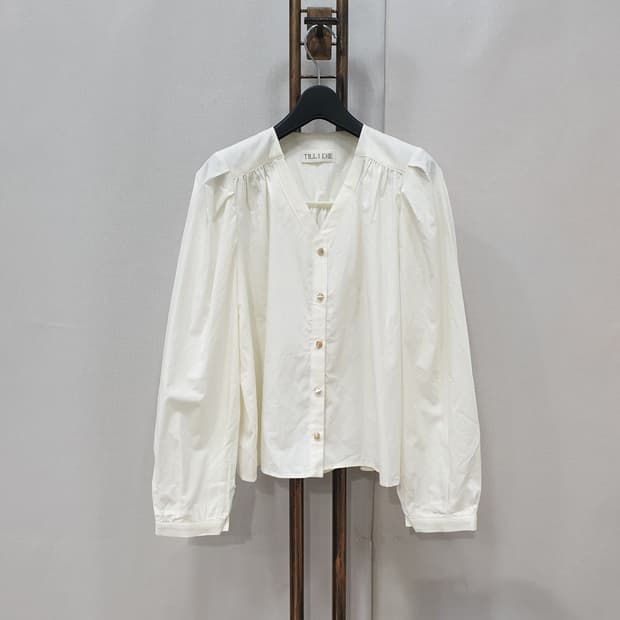 TILLI DIE 틸아이다이 브이넥 블라우스 셔츠 F
