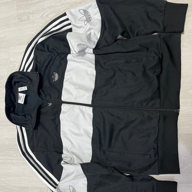 아디다스 검/흰 져지 S(M)