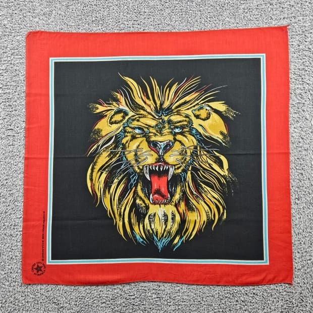 MADE IN U.S.A 그로울링 라이언 반다나 (54X54)/10970