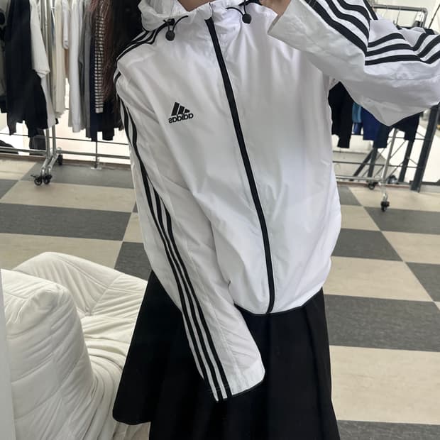 아디다스 화이트/블랙 삼선 후드 바람막이 