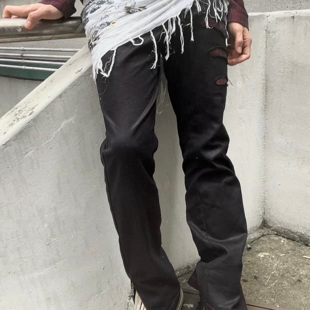 2000s vtg 펑크 데미지 코팅 블랙 슬림핏 팬츠 