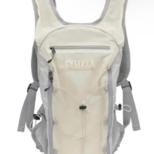 (구해요) 스컬프터 라이트 웨이트 백팩 아이보리