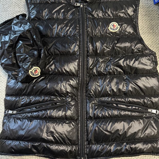 [새상품급/오케이몰]23fw 국문택 몽클레어 패딩조끼 2 블랙