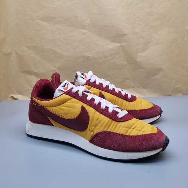나이키 테일윈드79 유니버시티골드레드260