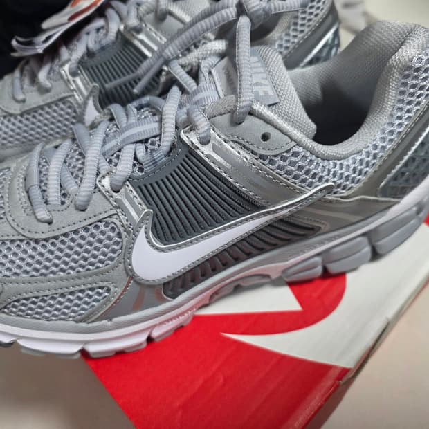 나이키 보메로 울프 그레이 화이트 새제품 250