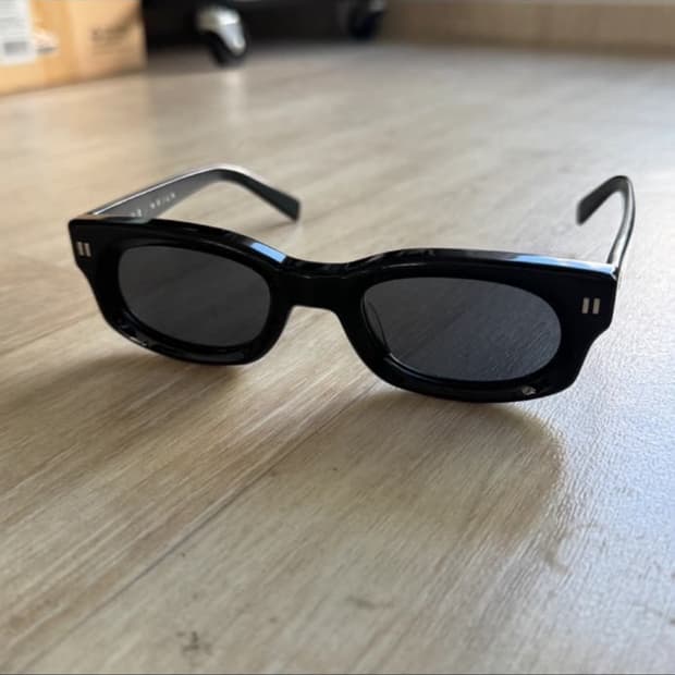 IISExAKILA 선글라스