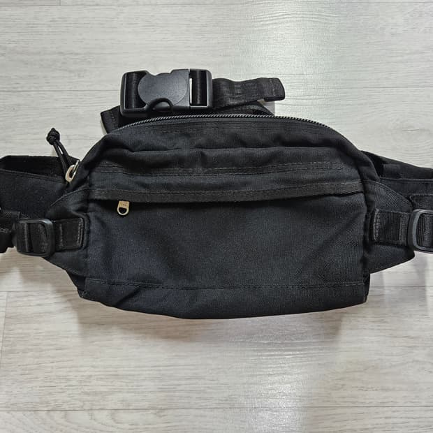 유니클로 벨트백