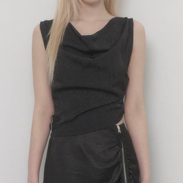 에트오소메 Draped Belt Satin Tank Top (Black)