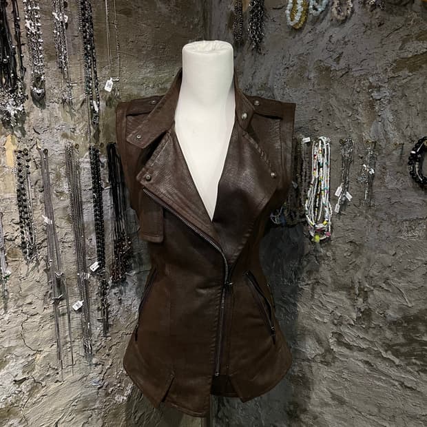 브라운 가죽 베스트