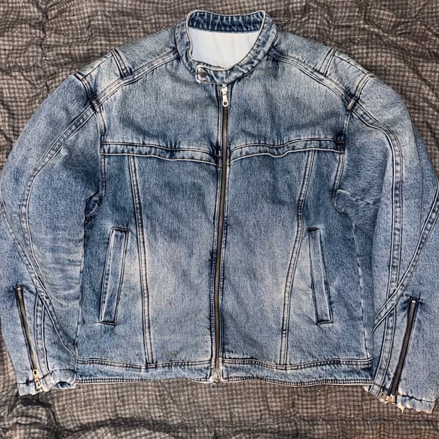 [M] 쿠어 페이딩 패디드 바이커 데님 점퍼