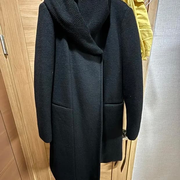 (42)armani collezioni padded coat