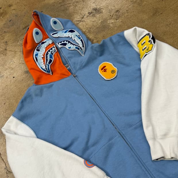 베이프 샤크 블루 오렌지 하프 배색 화이트 패치 디테일 풀 집 후드집업