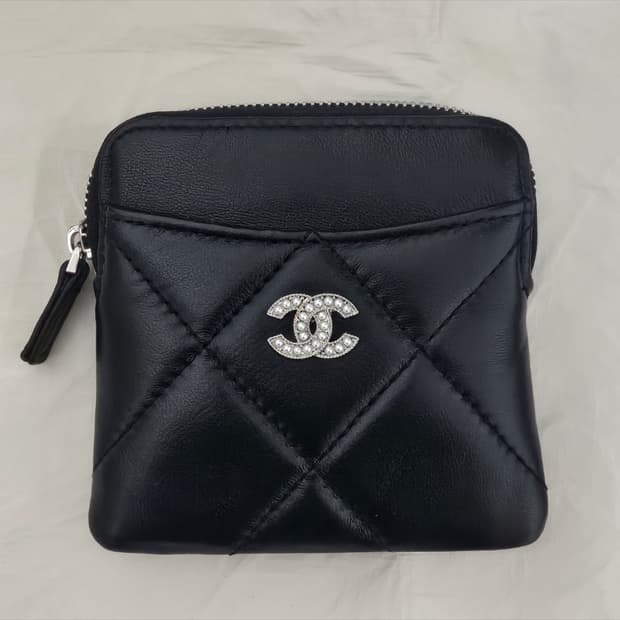 샤넬 빈티지 업사이클링 램스킨 지갑