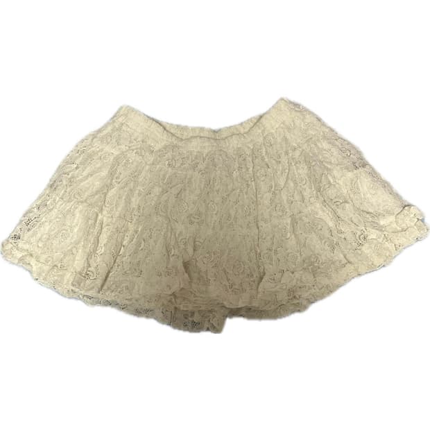 white lace skirt