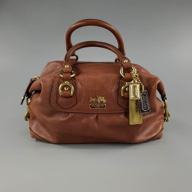 코치 가방 2종류 색상 상관없이 구해요