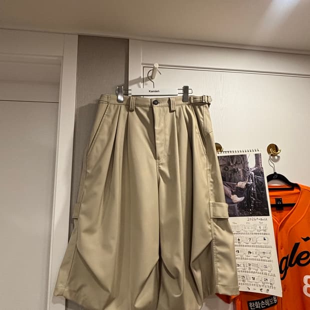 (3) 코인서울x카미엔 버뮤다 슬랙스 베이지