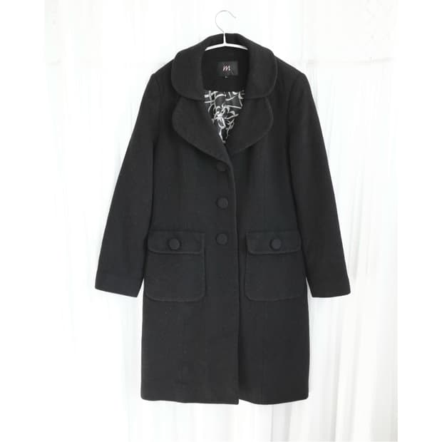 Round black half coat