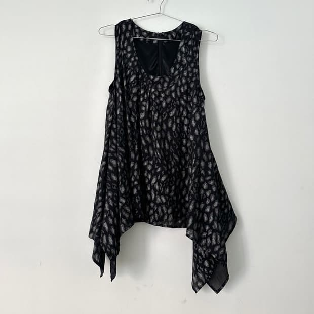 Animal pattern sleeveless / black