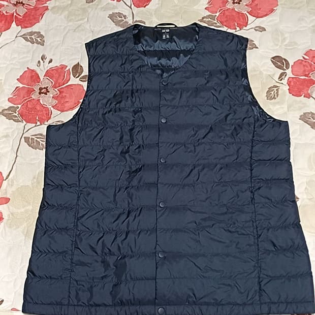 유니클로 오리털 초경량조끼 XL 가슴57 기장70