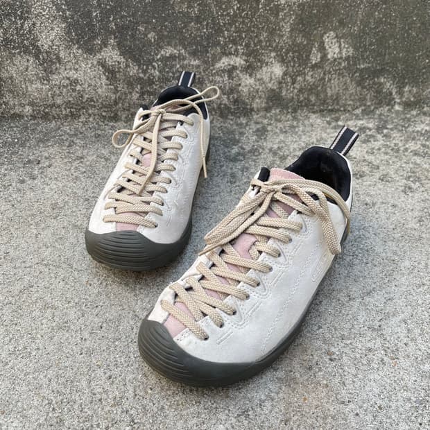 [235] 킨 재스퍼 스웨이드 스니커즈 버치 펀