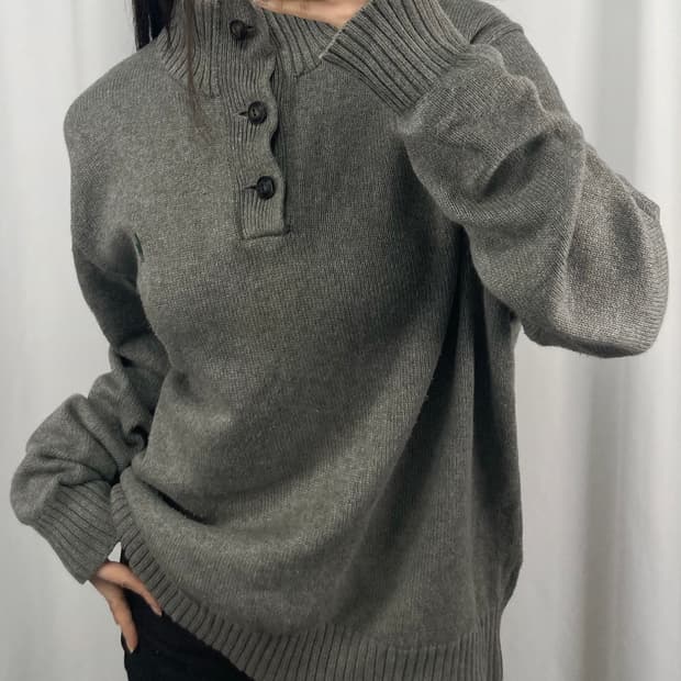 폴로 그레이 하프 버튼 니트