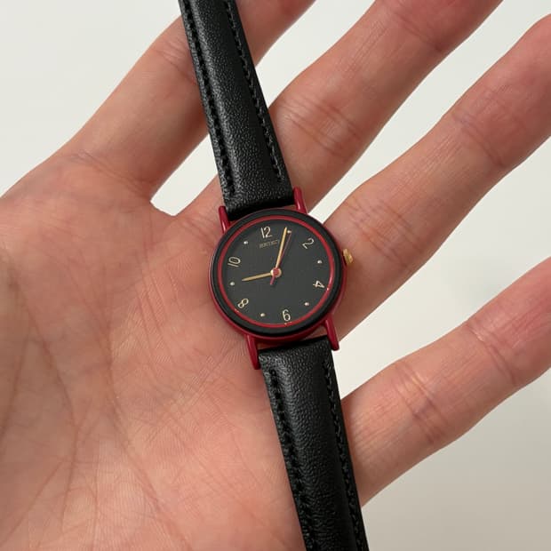 80s black dial ladies quartz (deadstock)