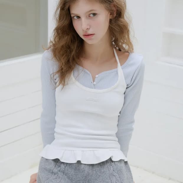 레터프롬문 프릴 홀터넥 탑
